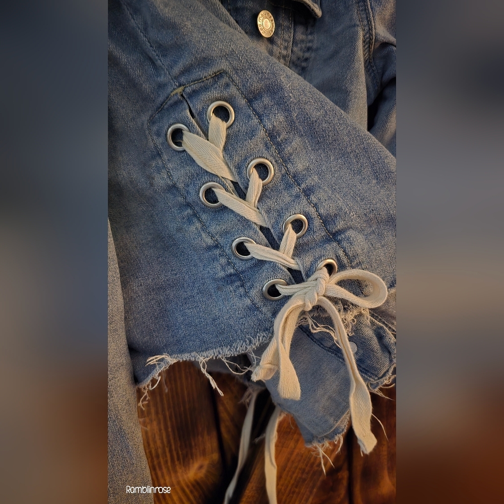 Maurices Light Wash Cropped Denim Jacket w/ Lace-Up Sides – Women’s Medium - Picture 3 of 4